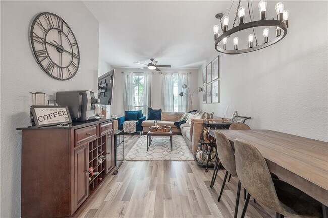 Building Photo - 410 S Armenia Ave