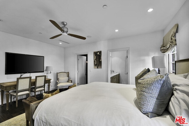 Building Photo - 1203 Park Way