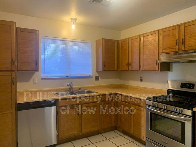 Building Photo - 4556 Platinum Dr NE