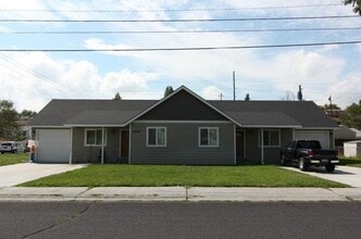Building Photo - Super Clean Duplex. WSG Included!
