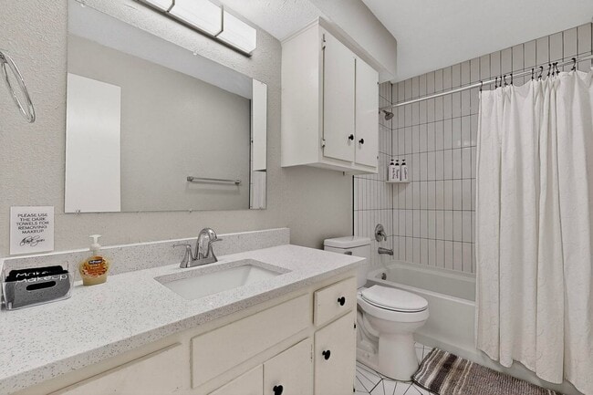 Building Photo - 5501 Purple Sage Dr
