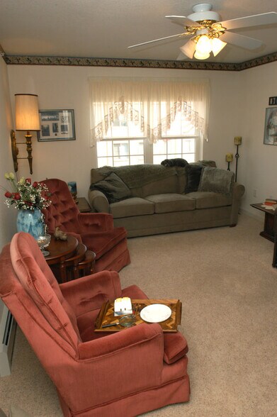 Study or Second Bedroom - 100 21st Ave