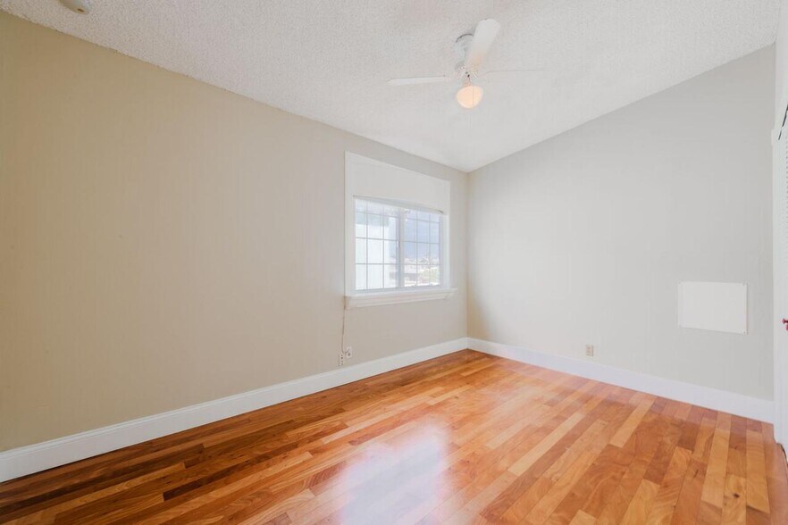 Building Photo - 1639 Carlson Ln