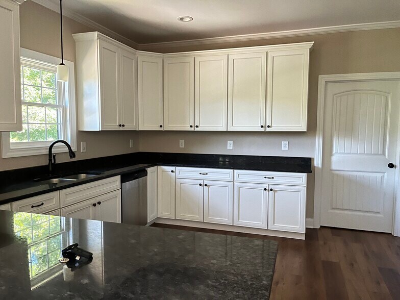 Building Photo - 3006 Vicksburg Rd