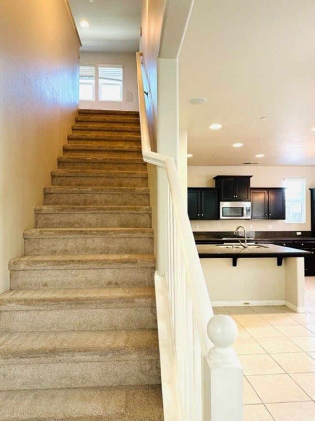 Building Photo - $2,150 Harlan Ranch, 3 bd/ 2.5 bath - N. S...