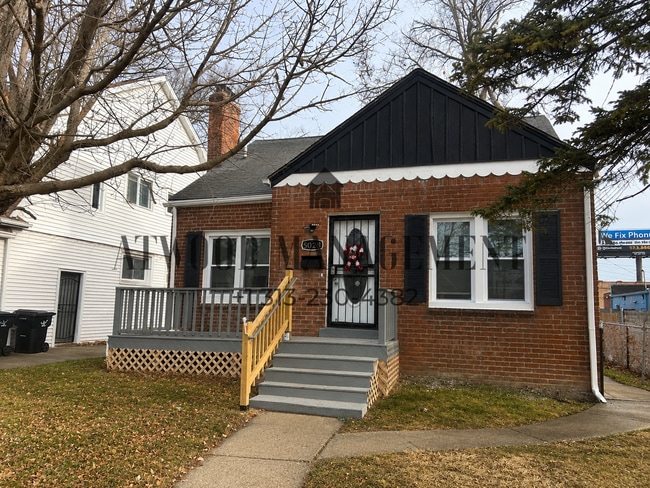 Building Photo - 5028 Bedford St