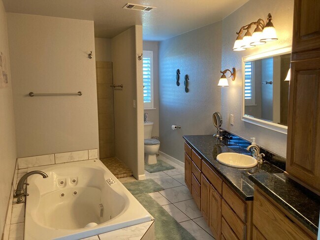 Building Photo - 215 Mountain Top