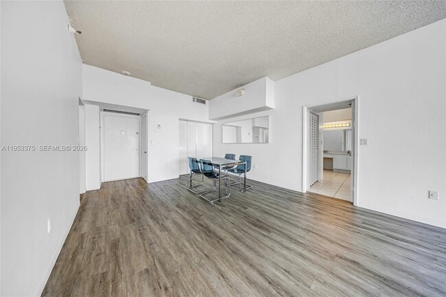 Building Photo - 20515 E Country Club Dr