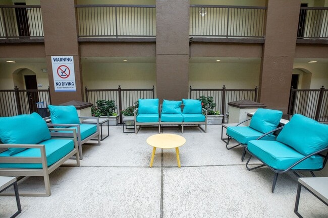 Building Photo - 4001 Fannin St