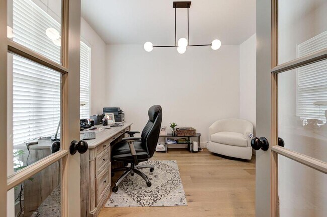 Building Photo - 4001 Stone Hl Ln