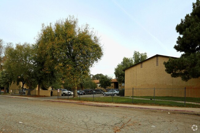 Sandlewood Apartments - Sandalwood Apartments