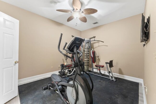 Building Photo - 4101 Lakeland Hills Dr