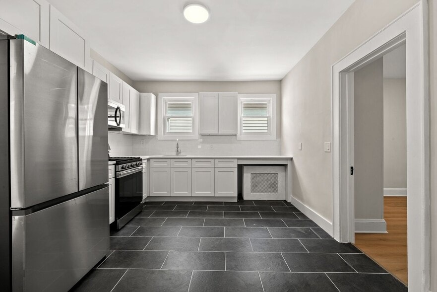 Building Photo - 28 Riverside Pl