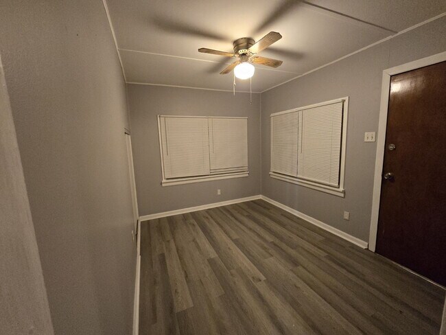 Building Photo - Spacious 3-Bedroom Rental in St. Louis! (Section 8 Welcome)