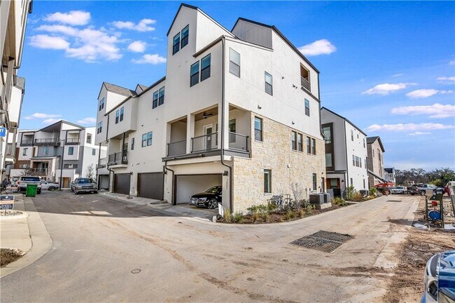 Building Photo - 3905 Vantage Dr