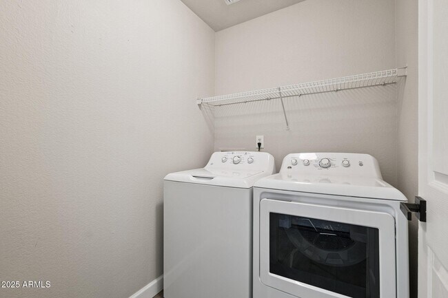 Building Photo - 5409 S 10th Ave