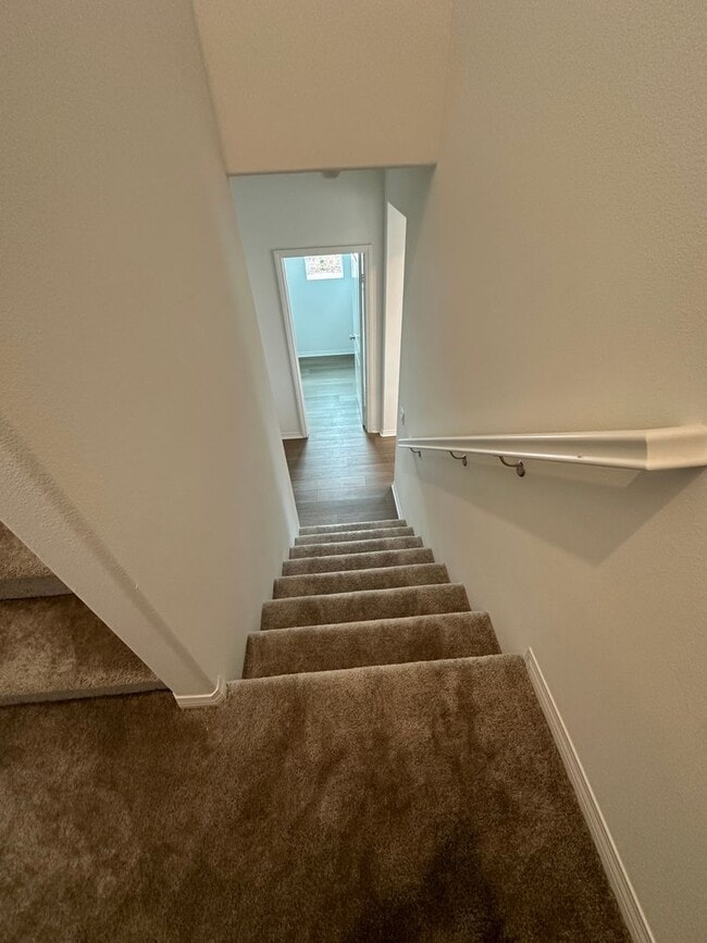 Building Photo - 1 Year Old Lenner 3 Bedroom + Loft Condo i...
