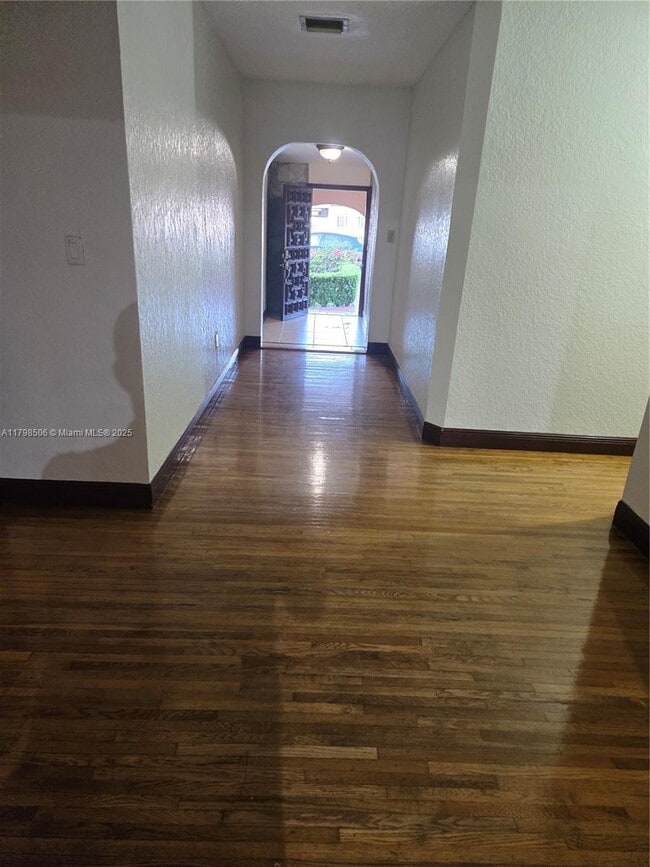 Building Photo - 1630 NW 31st Ave