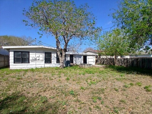 Building Photo - 1506 Crosby St