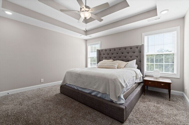 Building Photo - Pet Friendly Three Bedroom with Bonus!