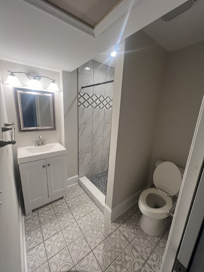 Building Photo - Charming 3-Bedroom Home with 3 Full Bathro...