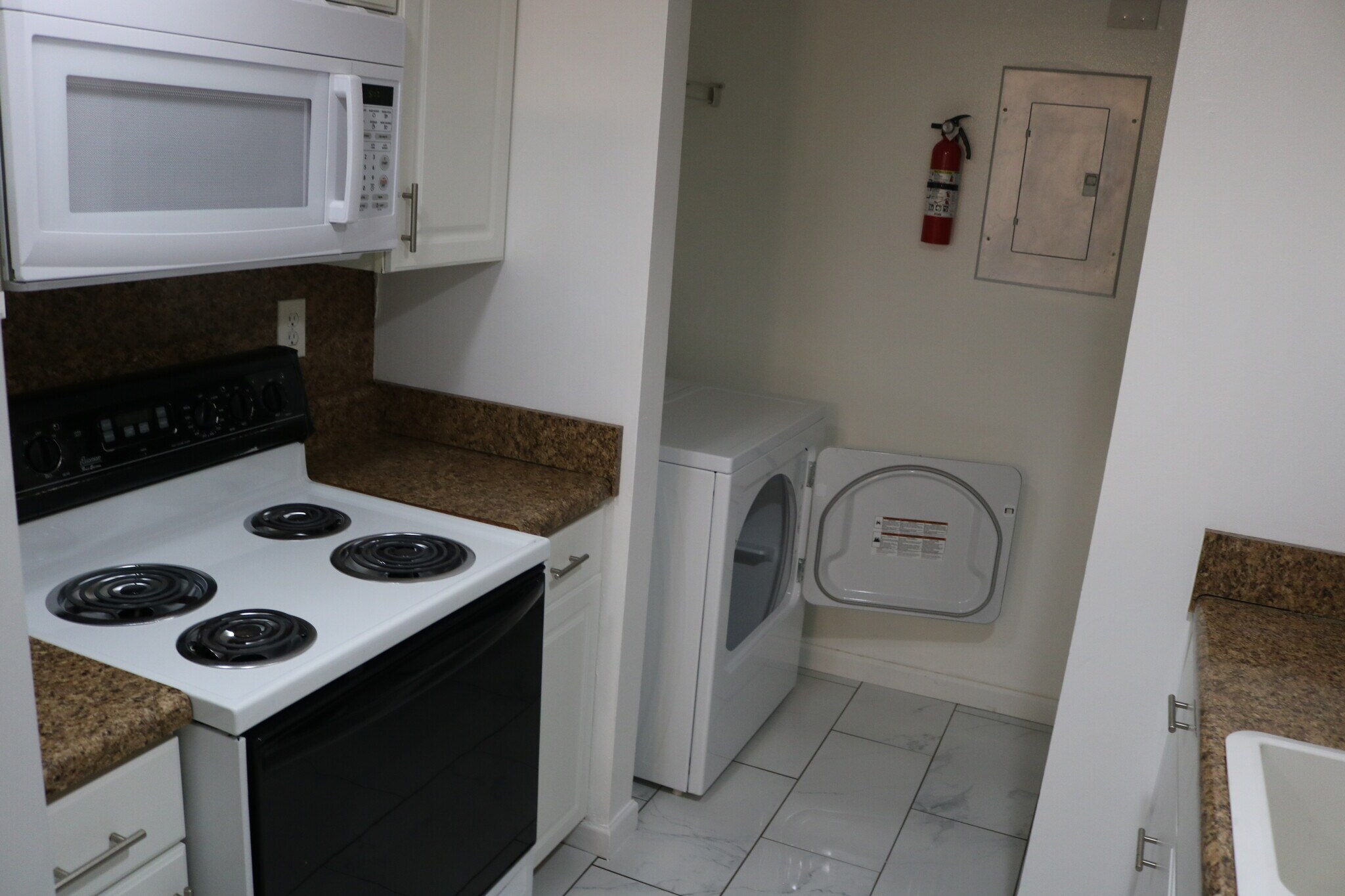 Building Photo - 3830 Kensingwood Trce