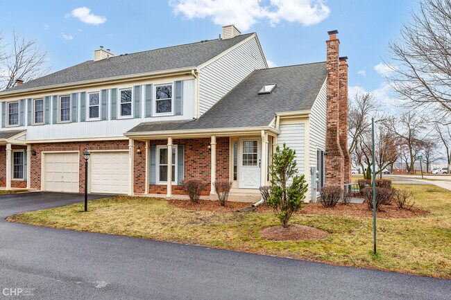 Building Photo - 2621 College Hill Cir