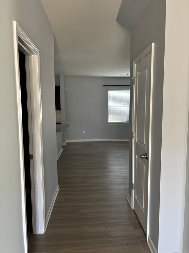 Building Photo - 145 Relict Dr