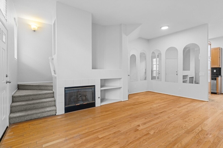 Building Photo - 1050 S Volterra Way