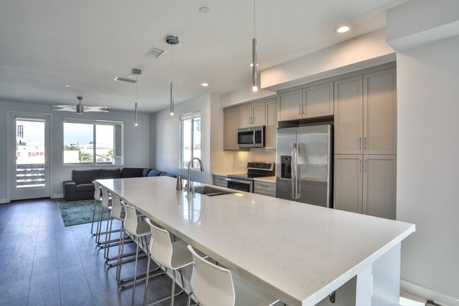 Building Photo - 3 bedroom 2.5 bath in Gated Community