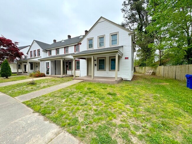 Building Photo - COME MEET YOUR NEW HOME! 2 BEDROOM APARTMENT IN PORTSMOUTH FOR RENT