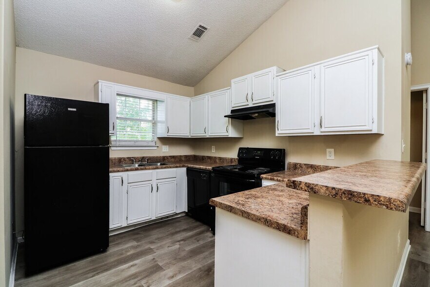 Building Photo - 1466 Fall Creek Trce