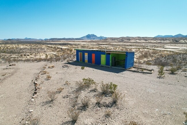 Building Photo - 400 N Smiling Dog Trail