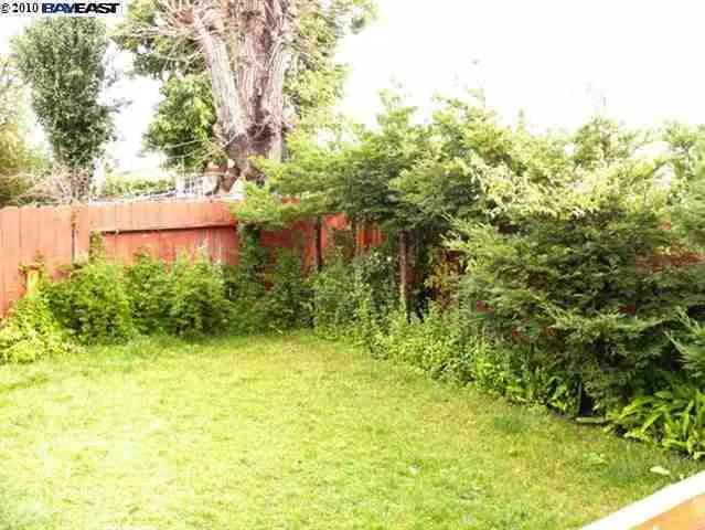 Building Photo - 5134 Elmwood Ave