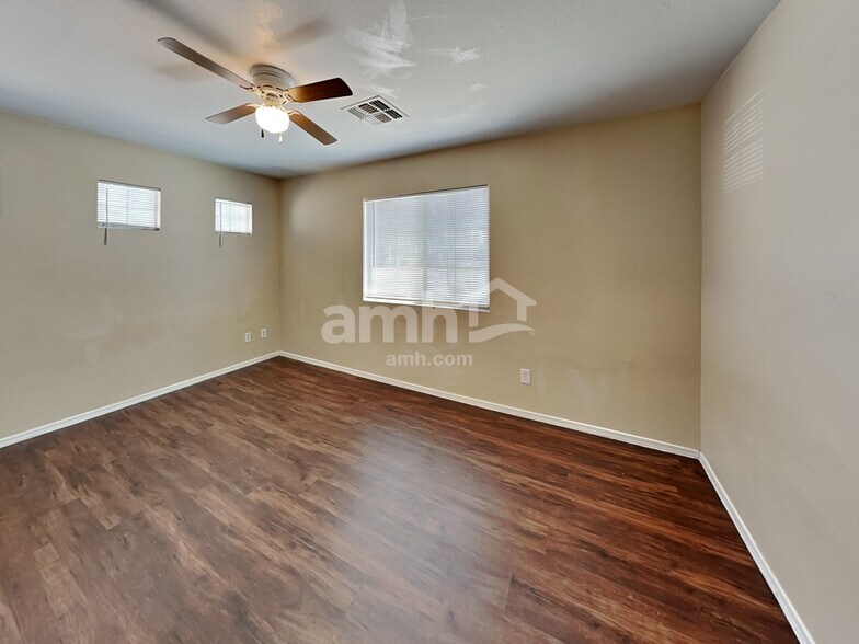 Building Photo - 11369 W Lincoln St