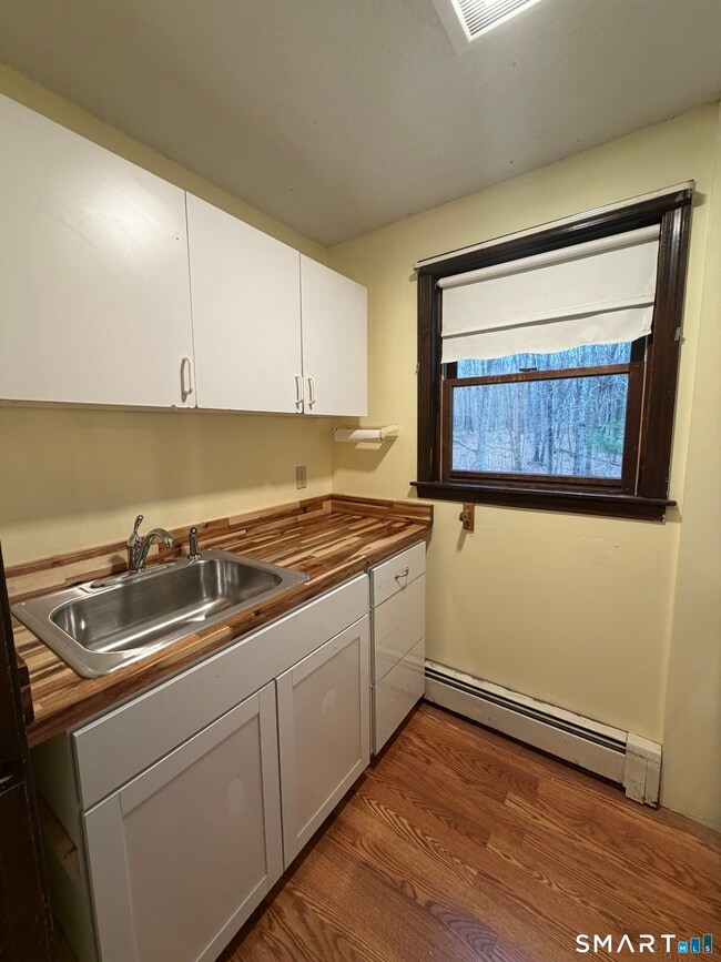 Building Photo - 8 Brook Ln