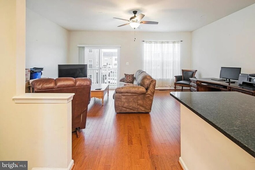 Building Photo - 5907 Leben Dr