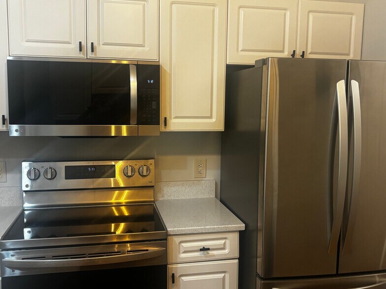 Building Photo - 4251 Hibiscus Dr