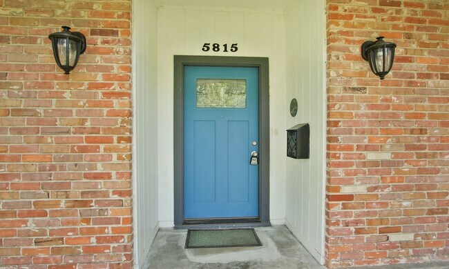 Building Photo - 5815 Picasso Pl