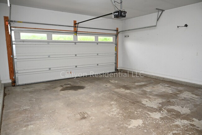 Building Photo - 289 Hogart St
