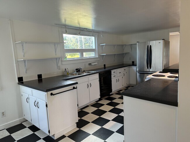 Building Photo - 38 4th St S