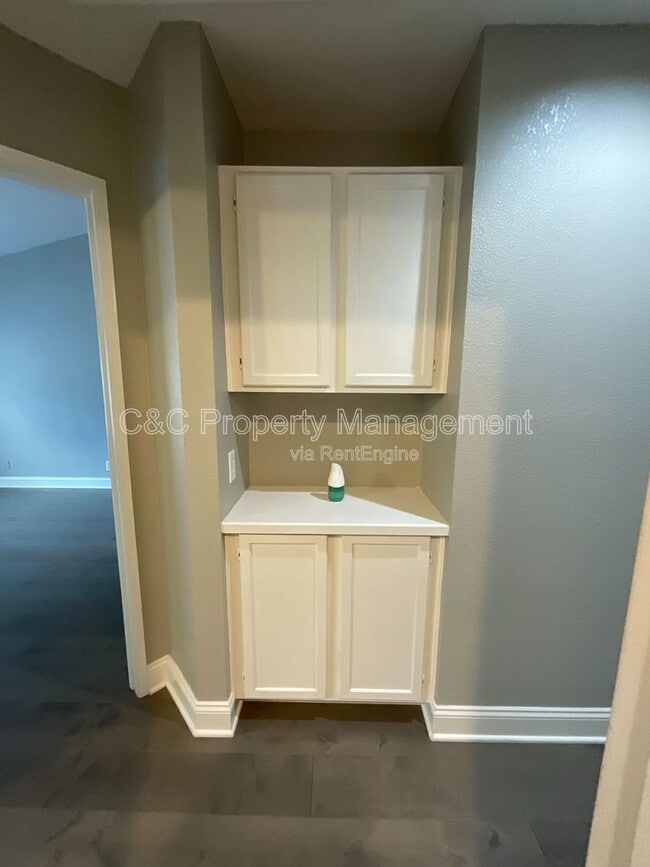 Building Photo - 6221 Barb Werner Ln