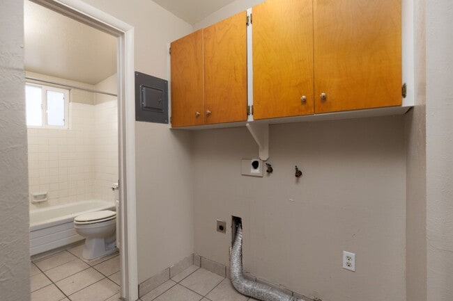 Building Photo - South Jordan 2 Bedroom, 1 Bathroom Duplex