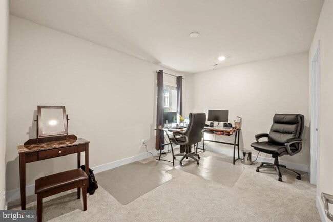 Building Photo - 1281 Backbone Wy