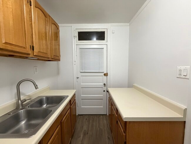 Building Photo - 5230 N Rockwell St