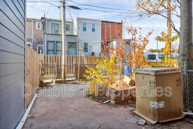 Building Photo - 912 N Milton Ave