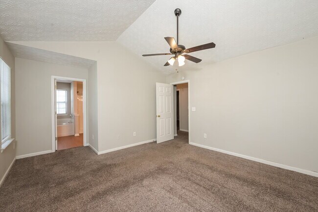 Building Photo - 154 Springbottom Dr SE