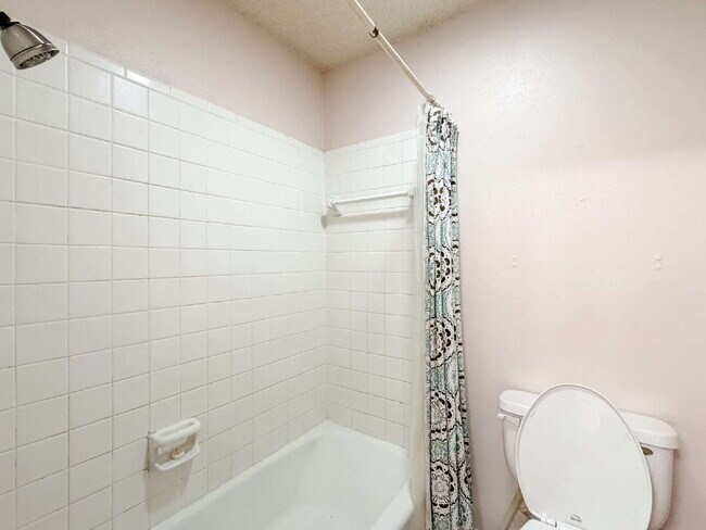 Building Photo - Charming 3-Bedroom Haven with Cozy Fireplace in North Richland Hills!