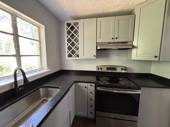 Building Photo - 1406 Briarcliff Dr