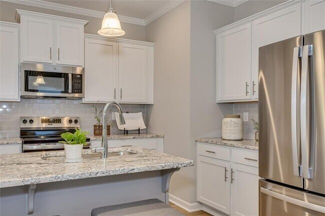 Building Photo - 105 Essence Dr